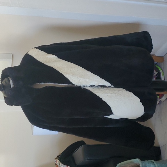 Nike Jackets & Blazers - Nike Sportswear Womens Black Fossil Faux Fur Full Zip Jacket Size M